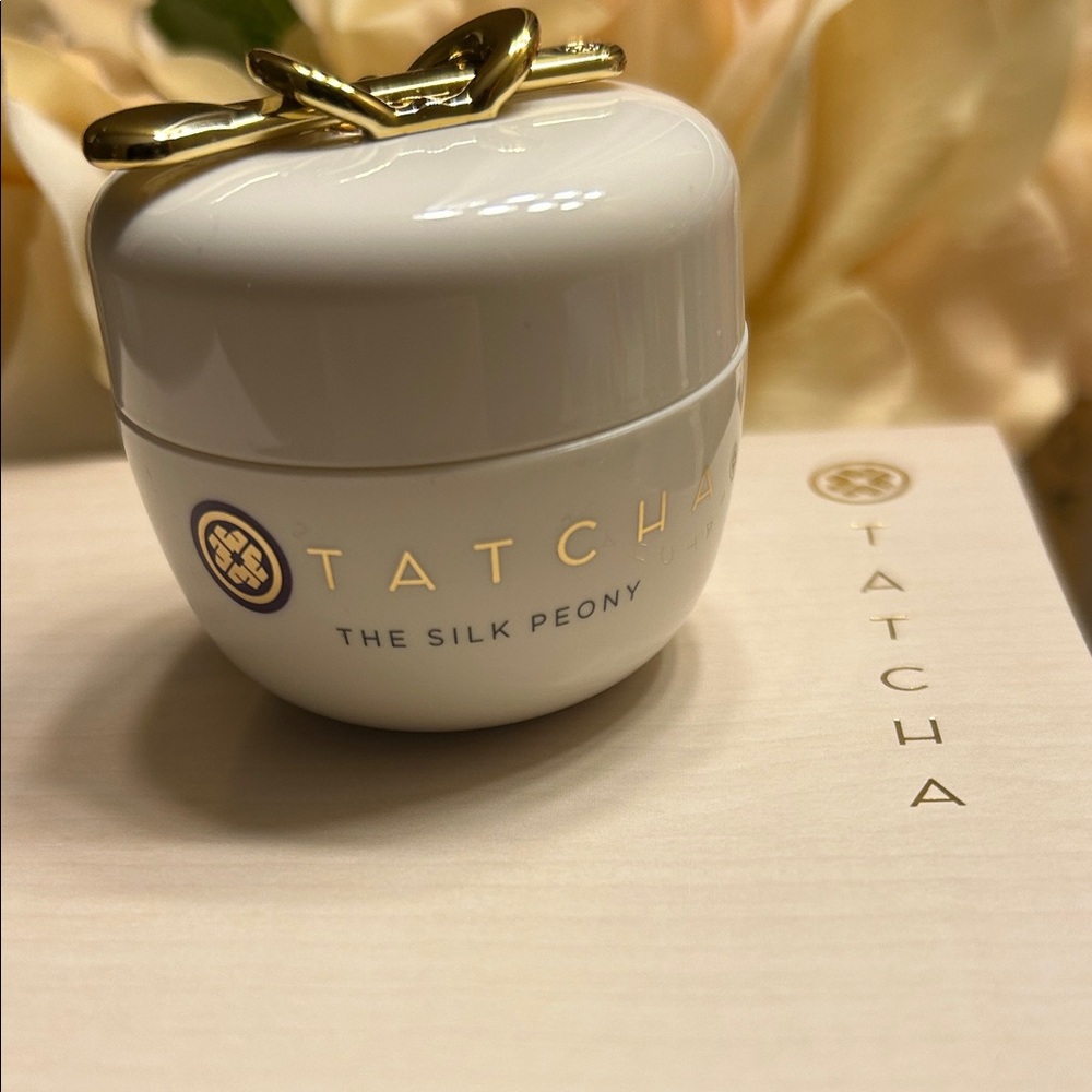 Tatcha Silk Peony Cream
Line-Smoothing Eye Cream 15ml/.5oz